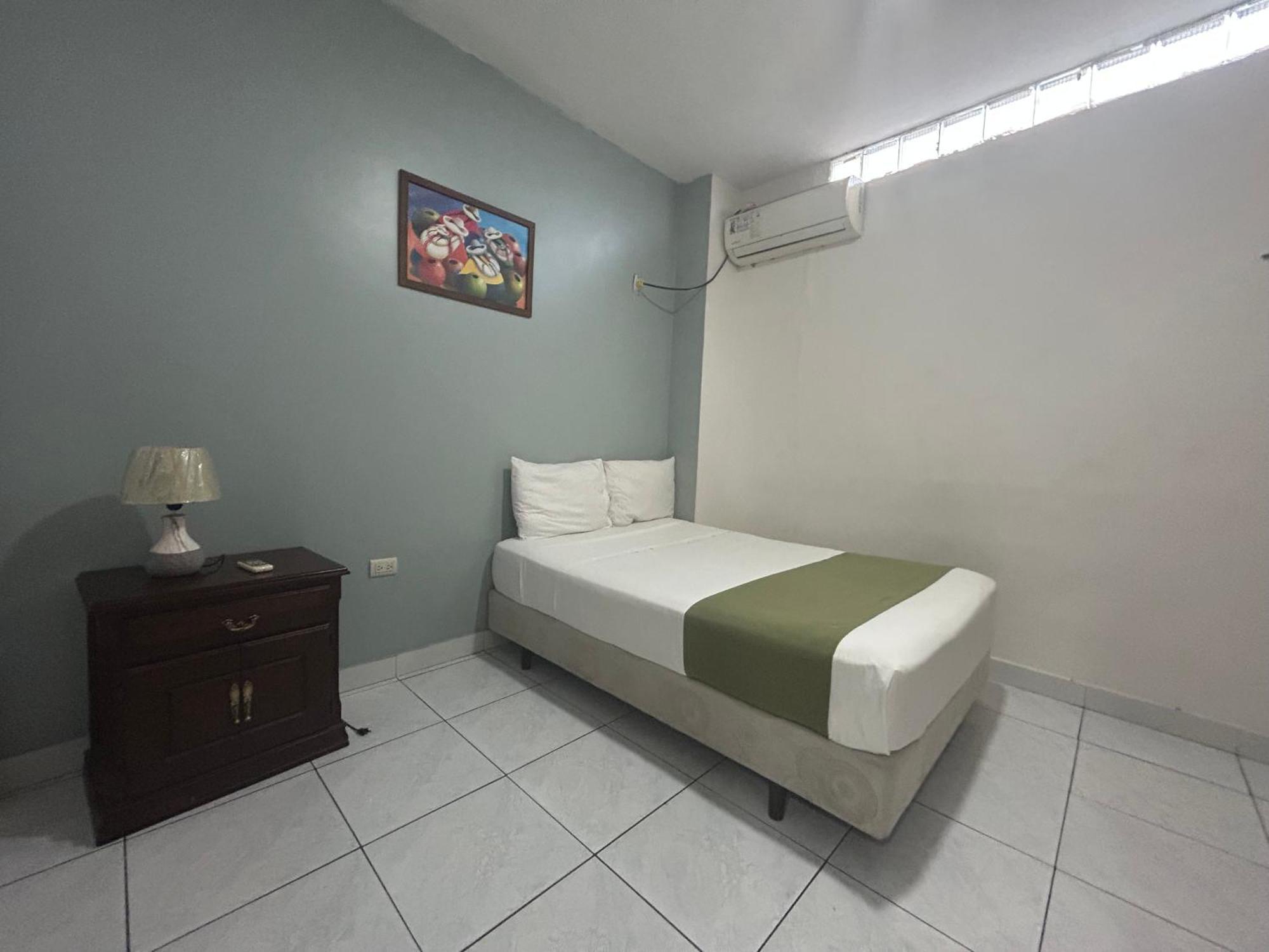 Departamentos De 2 Y 3 Habitaciones En El Centro De مانتا المظهر الخارجي الصورة